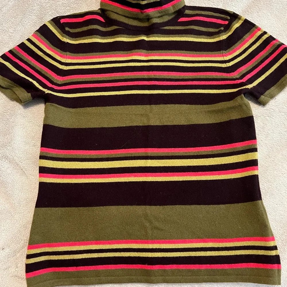 David Meister 100% cashmere turtleneck short sleeve sweater. Size S - Picture 7 of 7